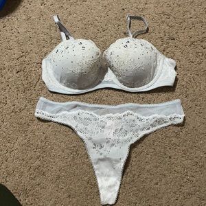 BRAND NEW VICTORIA’S SECRET LINGERIE SET